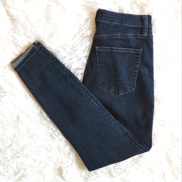 Silver || Calley Skinny Jean, Size 27, Medium Dark Denim - Picture 3 of 5